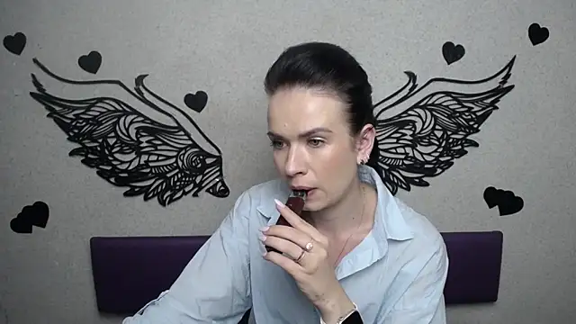 JasmineKouch online show from 24, 9, 2025