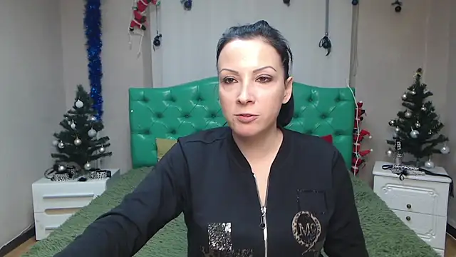 Snapshot of ElizabethSho chatting on 18, 1, 2025 ElizabethSho online show from 18, 1, 2025