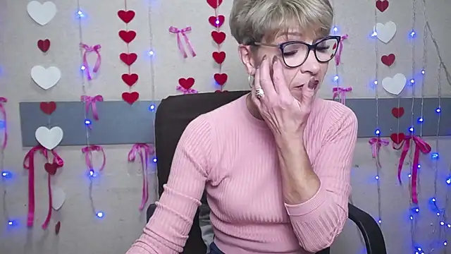 Snapshot of EllaBonito chatting on 2, 2, 2025 EllaBonito online show from 2, 2, 2025