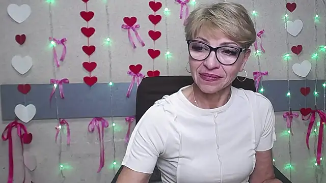 Snapshot of EllaBonito chatting on 7, 3, 2025 EllaBonito online show from 7, 3, 2025