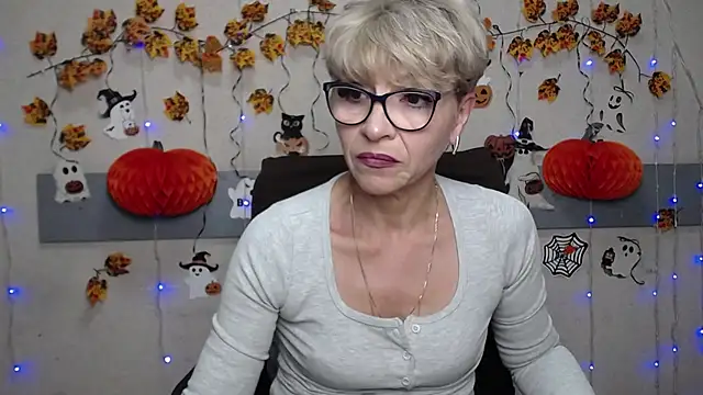 Snapshot of EllaBonito chatting on 20, 10, 2025 EllaBonito online show from 20, 10, 2025