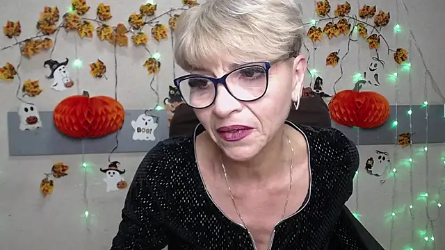 Snapshot of EllaBonito chatting on 1, 11, 2025 EllaBonito online show from 1, 11, 2025