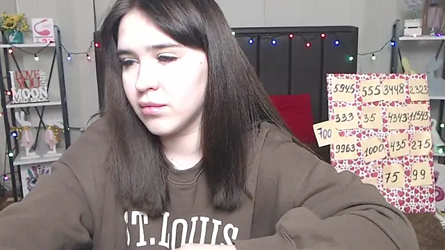 LauraHlot online show from 2, 2, 2025