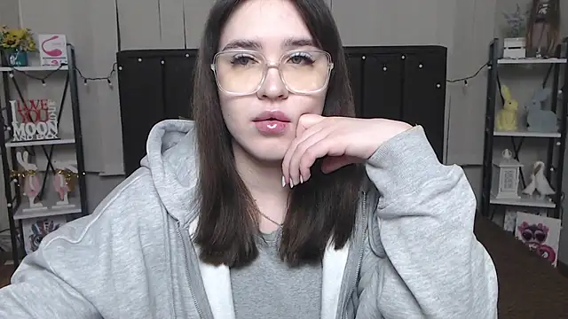 LauraHlot online show from 2, 2, 2025