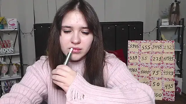 LauraHlot online show from 7, 2, 2025