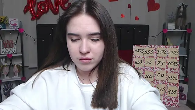 LauraHlot online show from 6, 3, 2025