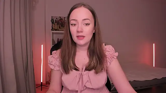 Snapshot of WalkingGirl chatting on 5, 2, 2025 WalkingGirl online show from 5, 2, 2025