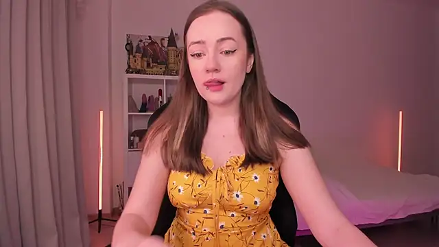 Snapshot of WalkingGirl chatting on 8, 2, 2025 WalkingGirl online show from 8, 2, 2025