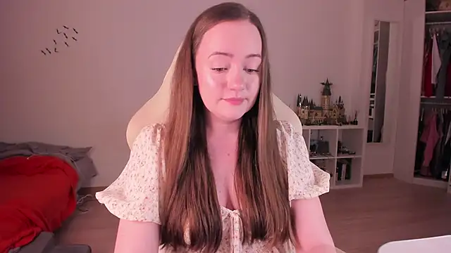 WalkingGirl online show from 12, 11, 2025