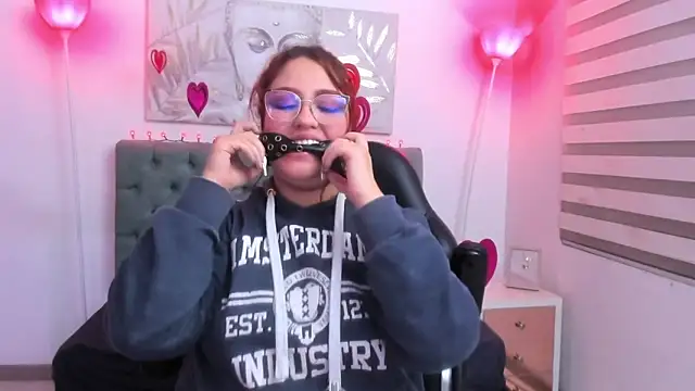 Camiila Osorio online show from 14, 2, 2025