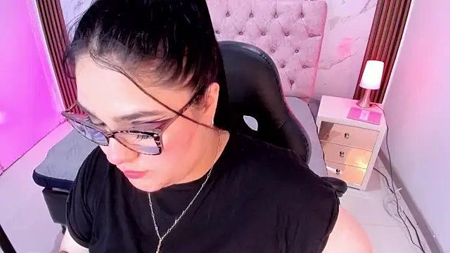 Camiila Osorio online show from 1, 4, 2026