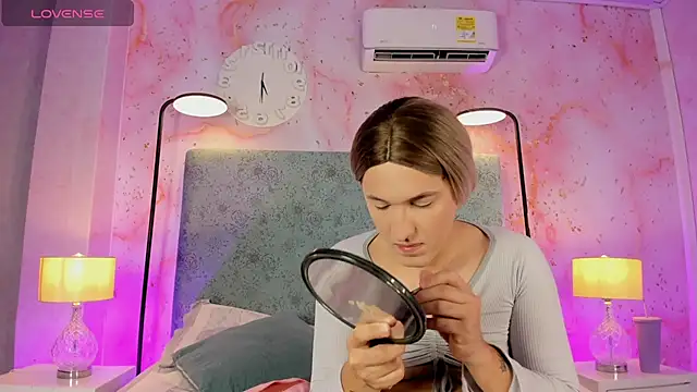 Snapshot of JESSI_NAOMI chatting on 4, 11, 2025 JESSI NAOMI online show from 4, 11, 2025