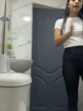 Snapshot of Arilw chatting on 11, 11, 2025 Arilw online show from 11, 11, 2025