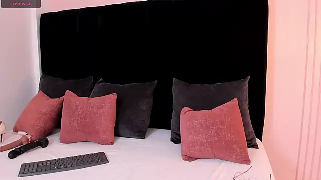 Snapshot of ariel_jonees chatting on 6, 10, 2025 ariel jonees online show from 6, 10, 2025