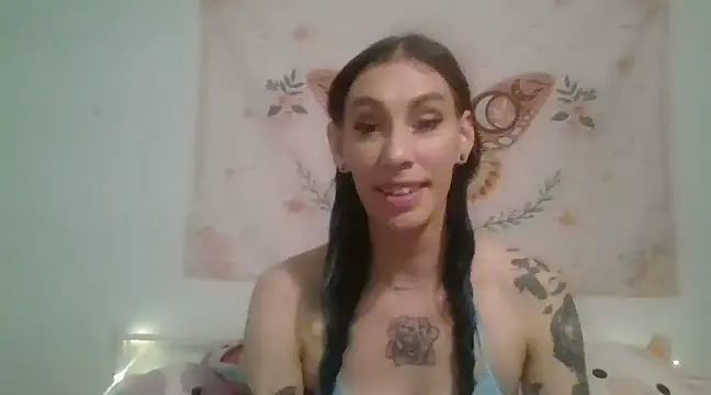 Snapshot of averietheangel chatting on 2, 3, 2025 averietheangel online show from 2, 3, 2025