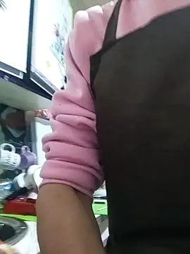 SweetLeila40 online show from 2, 4, 2026