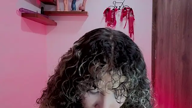 Snapshot of avans_15 chatting on 2, 12, 2025 avans 15 online show from 2, 12, 2025