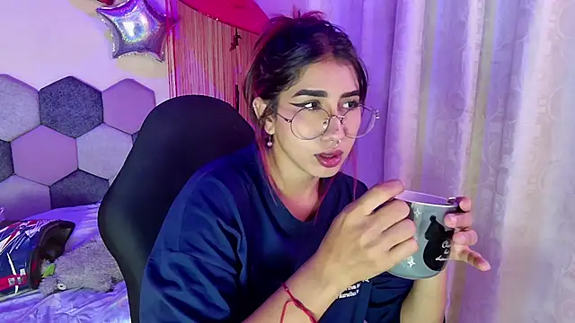 Horny tgn online show from 28, 2, 2026