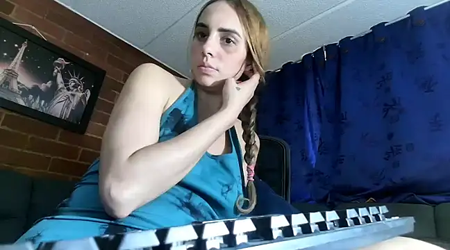 ValeriaLacrozee online show from 13, 1, 2025