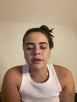 rebeccaareys online show from 2, 2, 2025