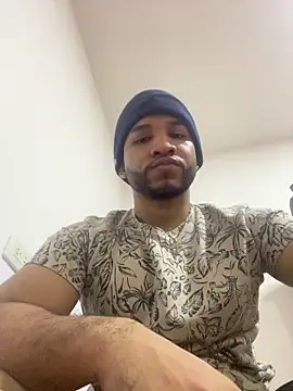 Snapshot of Hyuujhy chatting on 18, 12, 2025 Hyuujhy online show from 18, 12, 2025