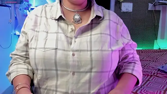 Snapshot of Gulabi_Queen chatting on 2, 3, 2025 Gulabi Queen online show from 2, 3, 2025