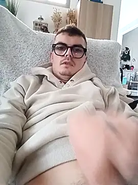 Snapshot of GLouglou19 chatting on 2, 11, 2025 GLouglou19 online show from 2, 11, 2025