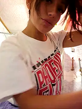 Snapshot of Lau1127 chatting on 3, 12, 2025 Lau1127 online show from 3, 12, 2025