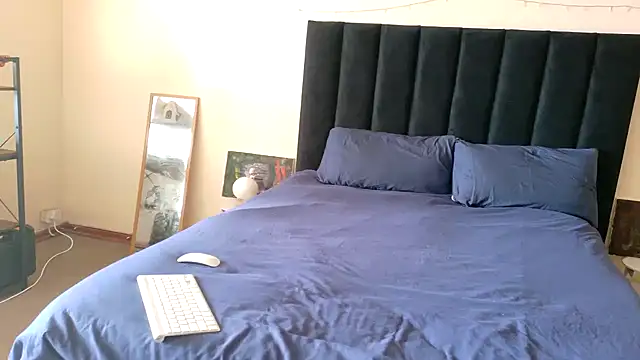 chloechrome online show from 28, 2, 2026