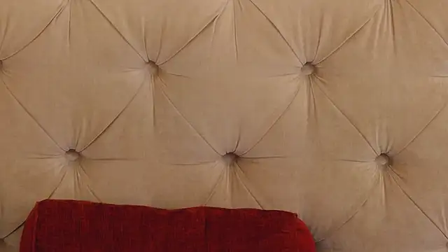 Snapshot of SarahLynz chatting on 28, 2, 2025 SarahLynz online show from 28, 2, 2025