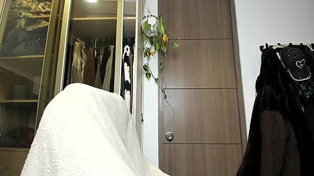 santy-kitty online show from 2, 3, 2025