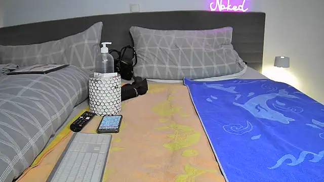 Sissy-Bee online show from 9, 11, 2025