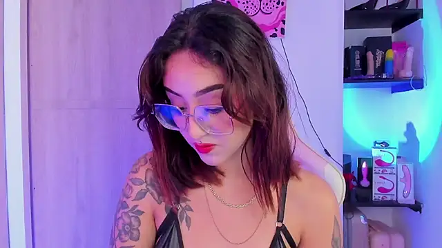 Snapshot of MelodieRoy chatting on 27, 2, 2025 MelodieRoy online show from 27, 2, 2025