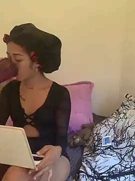 Marielasanchez online show from 25, 2, 2025