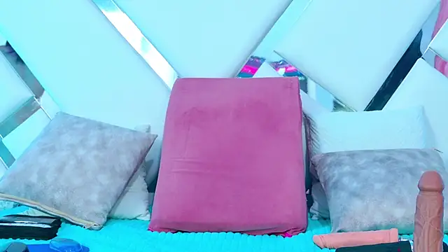 AlliciaKim online show from 18, 1, 2025