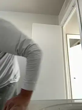 Snapshot of elamante03 chatting on 18, 12, 2024 elamante03 online show from 18, 12, 2024