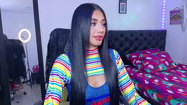 Snapshot of JulietaCheerr chatting on 28, 10, 2025 JulietaCheerr online show from 28, 10, 2025