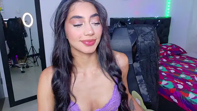 Snapshot of JulietaCheerr chatting on 4, 12, 2025 JulietaCheerr online show from 4, 12, 2025