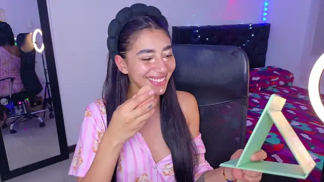 Snapshot of JulietaCheerr chatting on 16, 12, 2025 JulietaCheerr online show from 16, 12, 2025