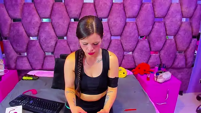 Snapshot of Mariana_Benett chatting on 7, 10, 2025 Mariana Benett online show from 7, 10, 2025