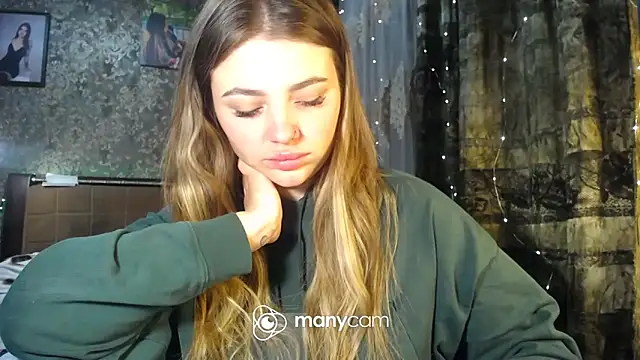 Snapshot of BonnyShy chatting on 8, 10, 2025 BonnyShy online show from 8, 10, 2025