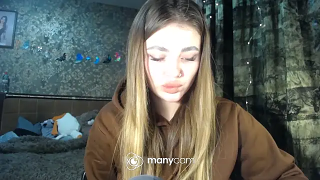 Snapshot of BonnyShy chatting on 7, 11, 2025 BonnyShy online show from 7, 11, 2025