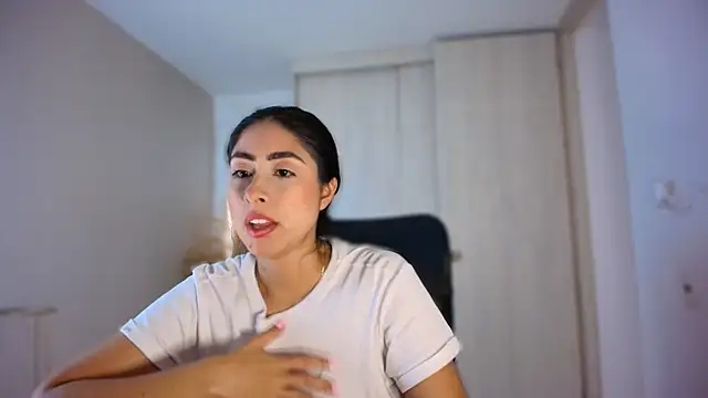 auroracaruso11 online show from 24, 7, 2026