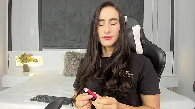 SaraGomez1 online show from 8, 10, 2025