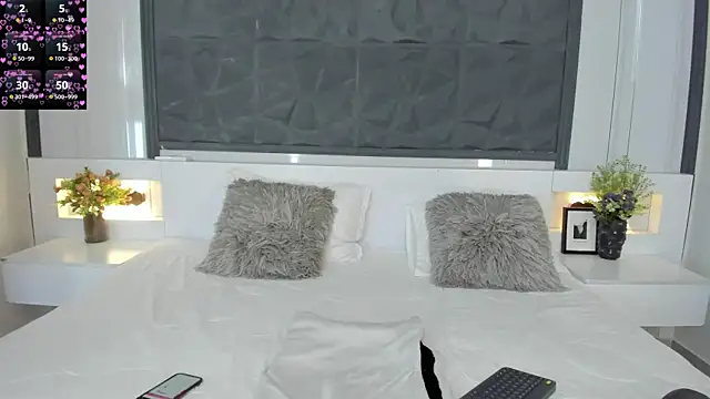 SaraGomez1 online show from 11, 11, 2025