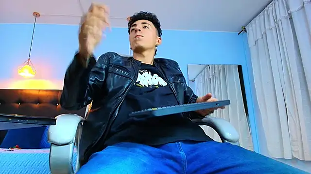 Lobo 17  online show from 13, 2, 2025