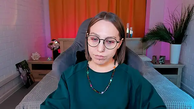 Snapshot of AphexQueen chatting on 6, 2, 2025 AphexQueen online show from 6, 2, 2025