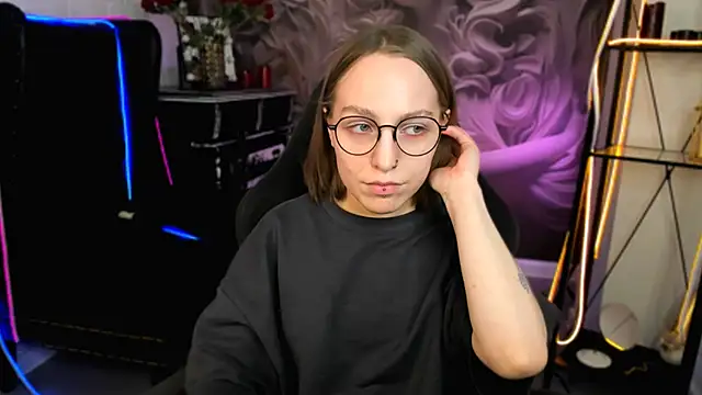 Snapshot of AphexQueen chatting on 14, 2, 2025 AphexQueen online show from 14, 2, 2025