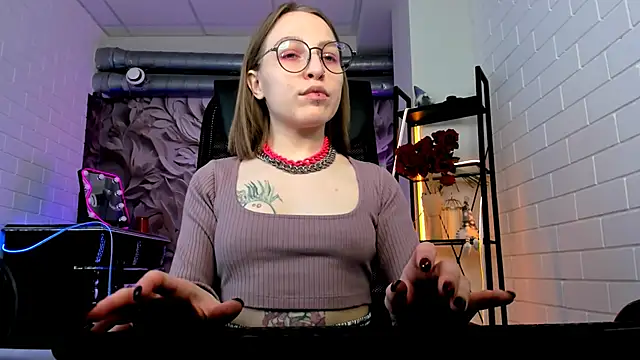 Snapshot of AphexQueen chatting on 17, 3, 2025 AphexQueen online show from 17, 3, 2025