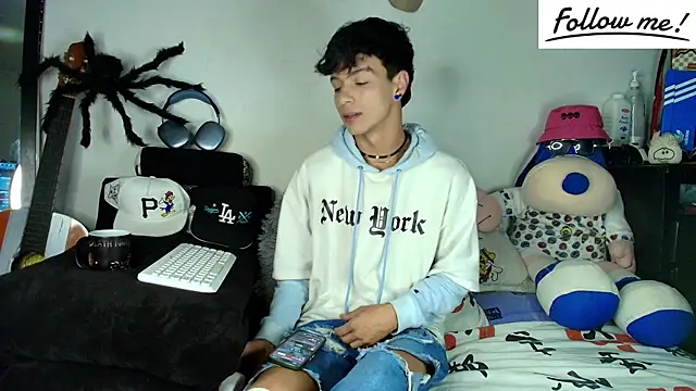 twink sebas  online show from 12, 12, 2024